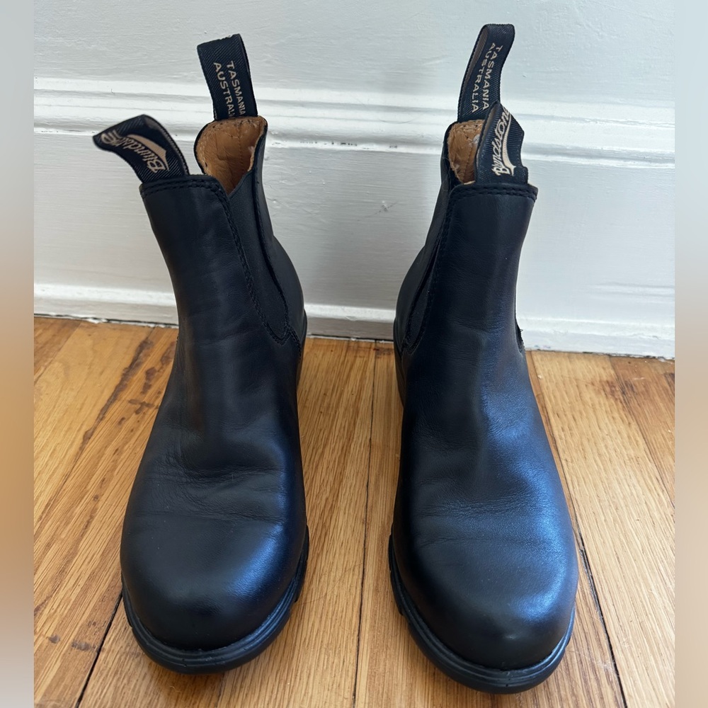 Blundstone Black Leather Chelsea Boots